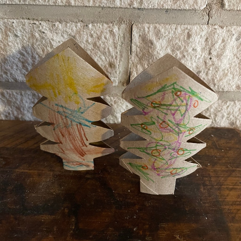 Kreativ med børn - lav selv små juletræer 