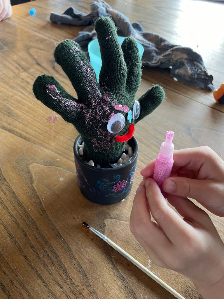 Kreativ Genbrug: Lav DIY kaktusser af ensomme vanter